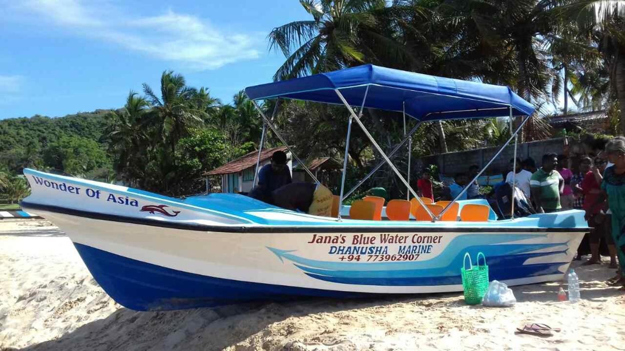 Janas Blue Water Corner Hotell Trincomalee Exteriör bild